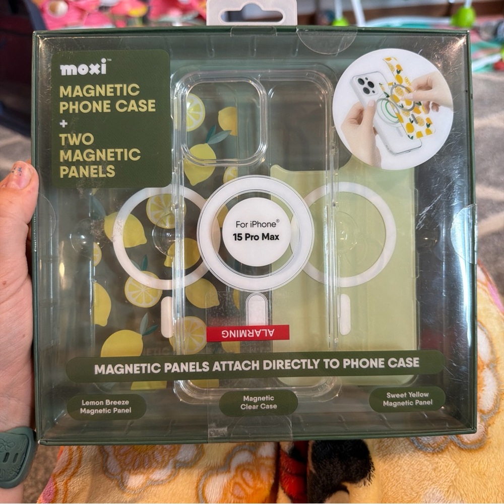Magnetic phone case with 2 magnetic panels